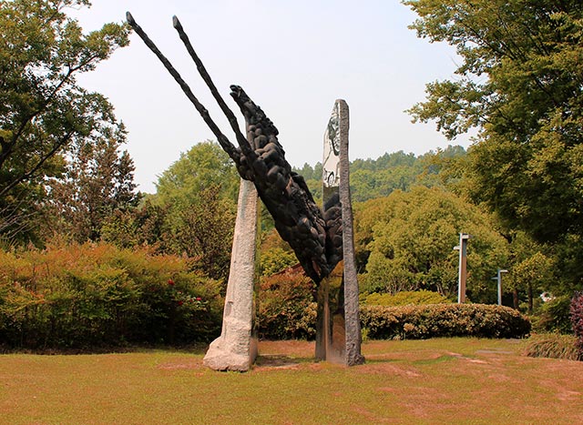 芜湖雕塑公园雕塑闯.jpg