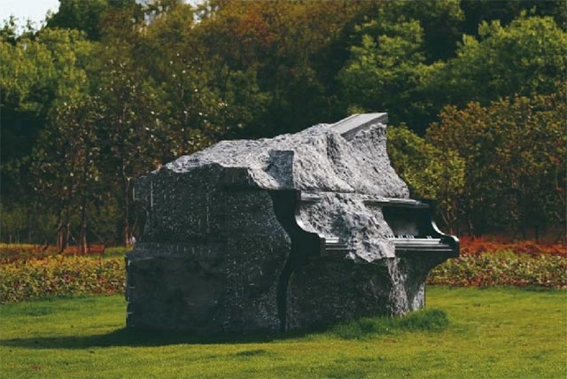 芜湖雕塑公园雕塑会唱歌的石头.jpg