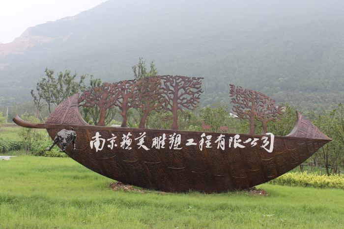 南京苏美雕塑制作安装的锻铜树叶雕塑